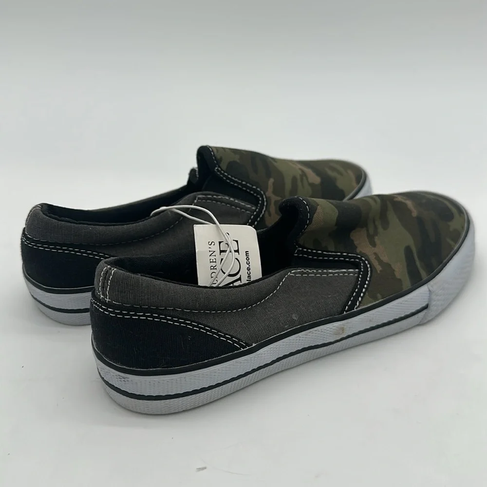 The Children's Place Green and Black Sneakers Size 3 Youth NWT